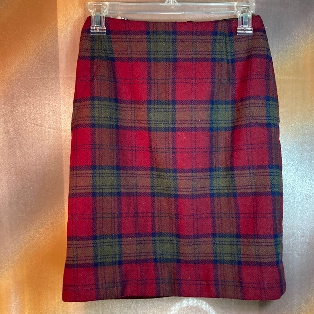 Vintage 50’s Bobbie Brooks wool plaid pencil skirt. 21” long.  24” waist‎ B9